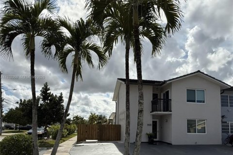 Villa ou maison à vendre à Miami, Floride: 4 chambres, 199.74 m2 № 1990798 - photo 4