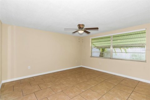 Casa en venta en New Port Richey, Florida, 3 dormitorios, 110.37 m2 № 1873634 - foto 5