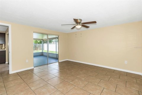 Casa en venta en New Port Richey, Florida, 3 dormitorios, 110.37 m2 № 1873634 - foto 6