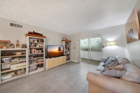 Copropriété à vendre à Lake Worth, Floride: 2 chambres, 83.05 m2 № 2251431 - photo 2