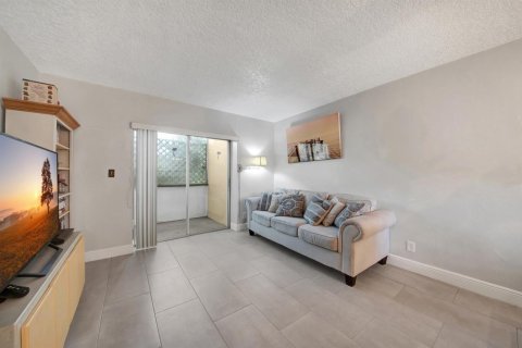 Copropriété à vendre à Lake Worth, Floride: 2 chambres, 83.05 m2 № 2251431 - photo 3