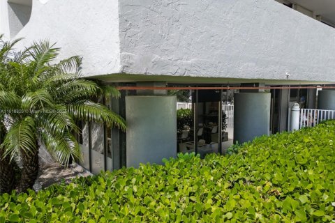 Propiedad comercial en venta en Miami, Florida № 1783777 - foto 4