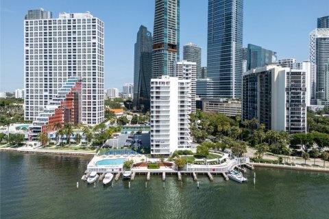 Propiedad comercial en venta en Miami, Florida № 1783777 - foto 2
