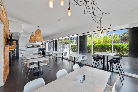 Propiedad comercial en venta en Miami, Florida № 1783777 - foto 12