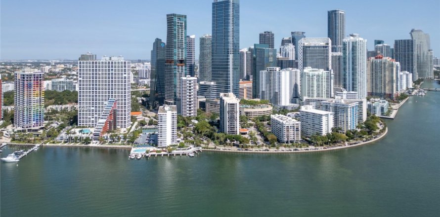 Propiedad comercial en Miami, Florida № 1783777