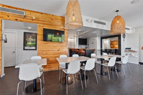 Propiedad comercial en venta en Miami, Florida № 1783777 - foto 14