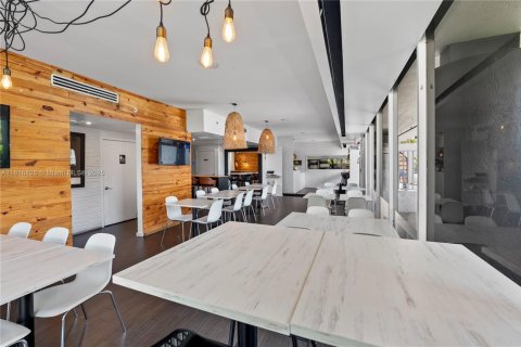 Propiedad comercial en venta en Miami, Florida № 1783777 - foto 17
