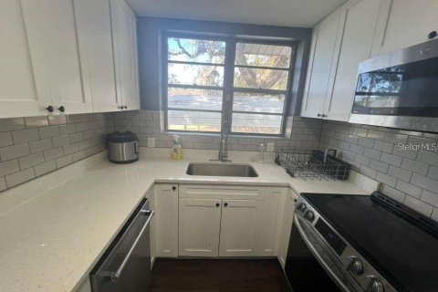 Villa ou maison à louer à Tampa, Floride: 2 chambres, 73.76 m2 № 2295317 - photo 2