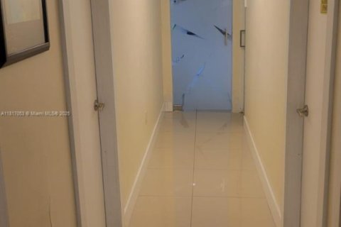 Condo in Miami, Florida, 3 bedrooms  № 1770573 - photo 11