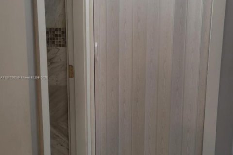 Condo in Miami, Florida, 3 bedrooms  № 1770573 - photo 10