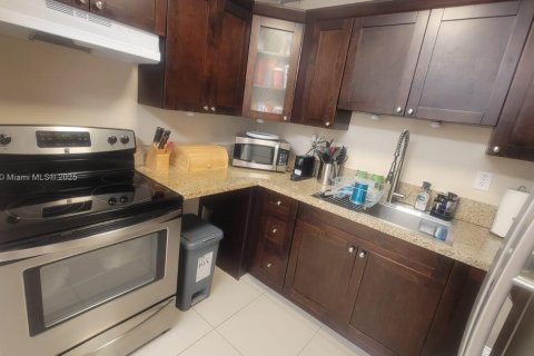 Condo in Miami, Florida, 3 bedrooms  № 1770573 - photo 6