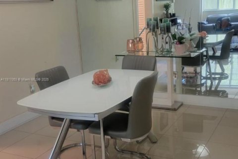 Condo in Miami, Florida, 3 bedrooms  № 1770573 - photo 5