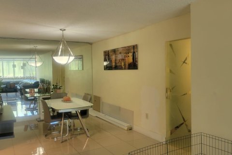 Condo in Miami, Florida, 3 bedrooms  № 1770573 - photo 16
