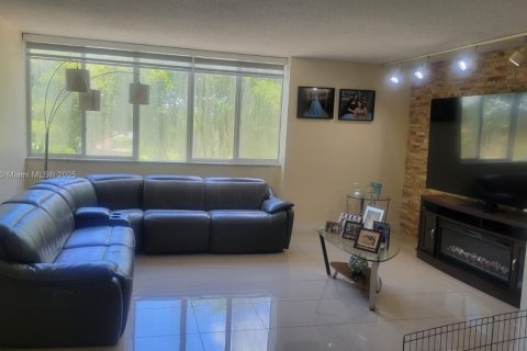 Condo in Miami, Florida, 3 bedrooms  № 1770573 - photo 2