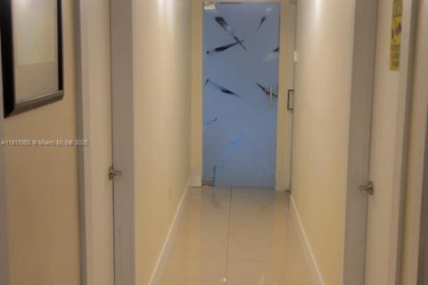 Condo in Miami, Florida, 3 bedrooms  № 1770573 - photo 12