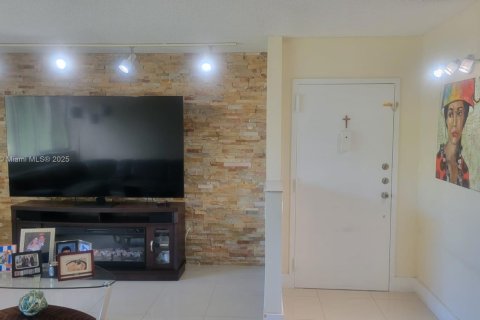 Condo in Miami, Florida, 3 bedrooms  № 1770573 - photo 13