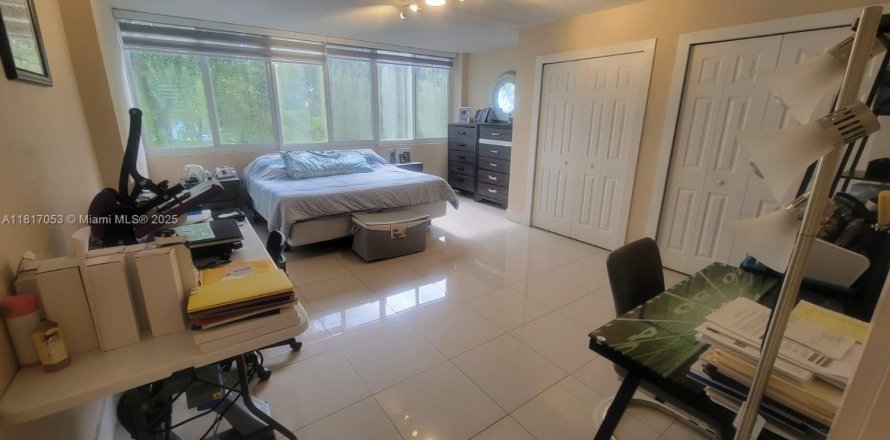 Condo in Miami, Florida, 3 bedrooms  № 1770573