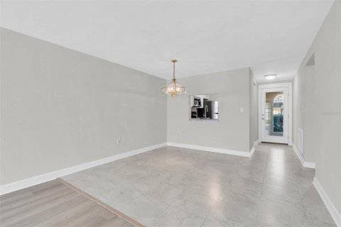 Купить кондоминиум в Нью-Порт-Ричи, Флорида 6 комнат, 90.58м2, № 2211814 - фото 10