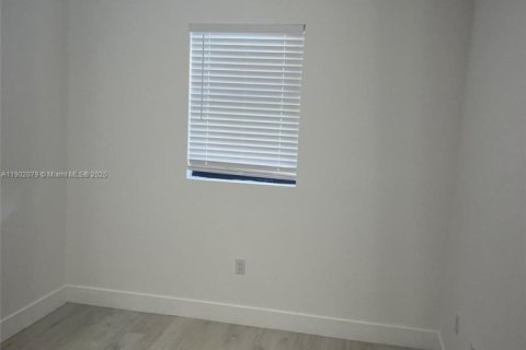 Casa en alquiler en Miami, Florida, 2 dormitorios, 139.35 m2 № 1953592 - foto 5