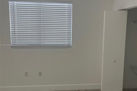 Casa en alquiler en Miami, Florida, 2 dormitorios, 139.35 m2 № 1953592 - foto 6