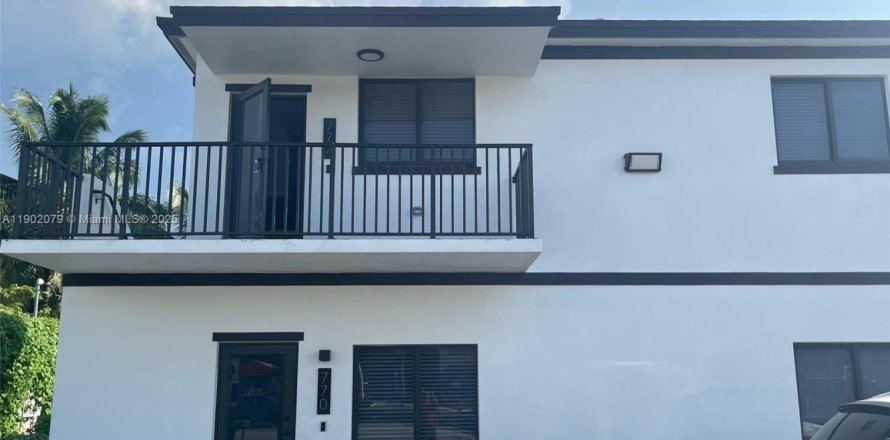 Casa en Miami, Florida 2 dormitorios, 139.35 m2 № 1953592