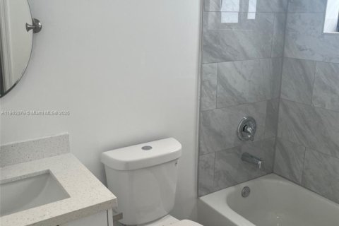 Casa en alquiler en Miami, Florida, 2 dormitorios, 139.35 m2 № 1953592 - foto 7