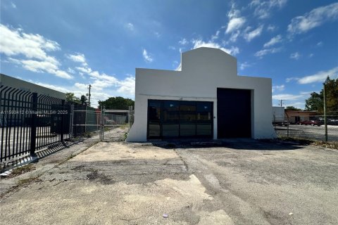 Купить коммерческую недвижимость в Холливуд, Флорида № 1961737 - фото 2