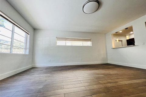 Снять в аренду квартиру в Майами-Бич, Флорида 2 спальни, 130.06м2, № 1990558 - фото 9