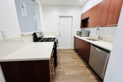 Снять в аренду квартиру в Майами-Бич, Флорида 2 спальни, 130.06м2, № 1990558 - фото 6