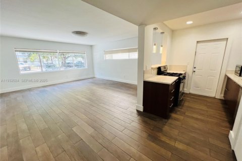 Снять в аренду квартиру в Майами-Бич, Флорида 2 спальни, 130.06м2, № 1990558 - фото 4