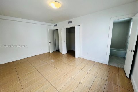 Снять в аренду квартиру в Майами-Бич, Флорида 2 спальни, 130.06м2, № 1990558 - фото 13