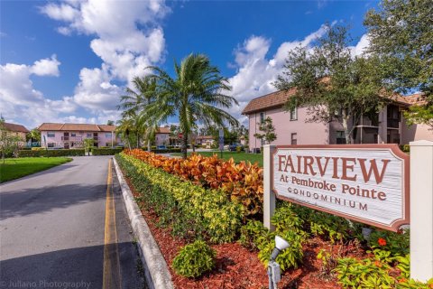Condo in Pembroke Pines, Florida, 2 bedrooms  № 1776389 - photo 9
