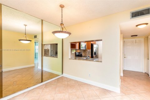 Condo in Pembroke Pines, Florida, 2 bedrooms  № 1776389 - photo 29