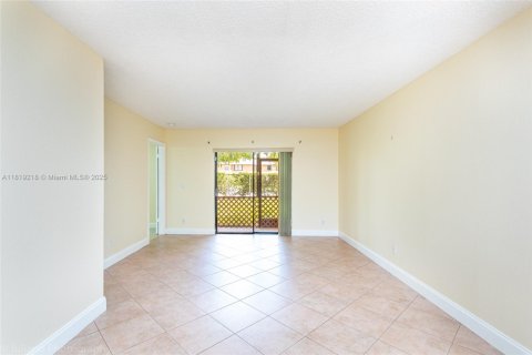 Condo in Pembroke Pines, Florida, 2 bedrooms  № 1776389 - photo 30