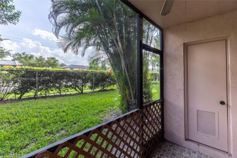 Condo in Pembroke Pines, Florida, 2 bedrooms  № 1776389 - photo 11