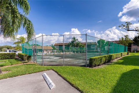 Condo in Pembroke Pines, Florida, 2 bedrooms  № 1776389 - photo 6