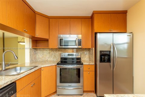 Condo in Pembroke Pines, Florida, 2 bedrooms  № 1776389 - photo 2