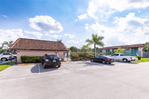 Condo in Pembroke Pines, Florida, 2 bedrooms  № 1776389 - photo 8