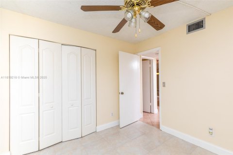 Condo in Pembroke Pines, Florida, 2 bedrooms  № 1776389 - photo 23