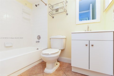 Condo in Pembroke Pines, Florida, 2 bedrooms  № 1776389 - photo 24