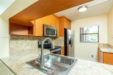 Condo in Pembroke Pines, Florida, 2 bedrooms  № 1776389 - photo 26