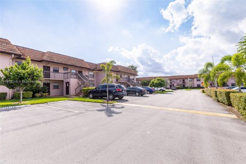 Condo in Pembroke Pines, Florida, 2 bedrooms  № 1776389 - photo 13