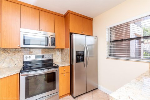 Condo in Pembroke Pines, Florida, 2 bedrooms  № 1776389 - photo 25