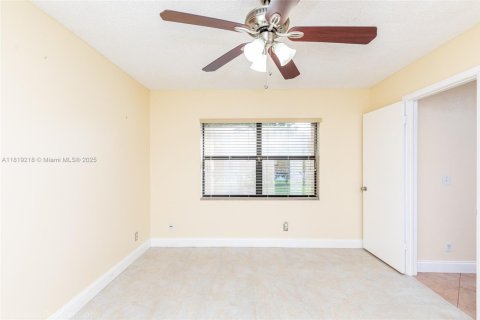 Condo in Pembroke Pines, Florida, 2 bedrooms  № 1776389 - photo 17