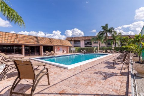 Condo in Pembroke Pines, Florida, 2 bedrooms  № 1776389 - photo 5