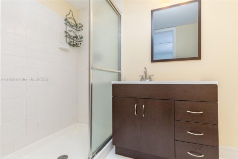 Condo in Pembroke Pines, Florida, 2 bedrooms  № 1776389 - photo 18