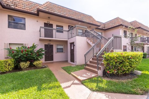 Condo in Pembroke Pines, Florida, 2 bedrooms  № 1776389 - photo 1