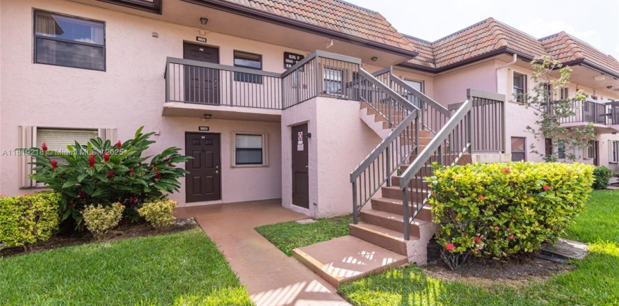 Condo in Pembroke Pines, Florida, 2 bedrooms № 1776389