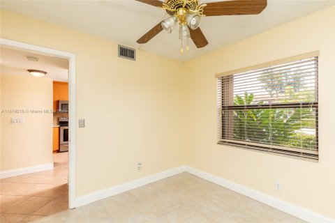 Condo in Pembroke Pines, Florida, 2 bedrooms  № 1776389 - photo 27