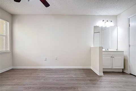 Condo in Fort Myers, Florida, 3 bedrooms  № 1620408 - photo 19